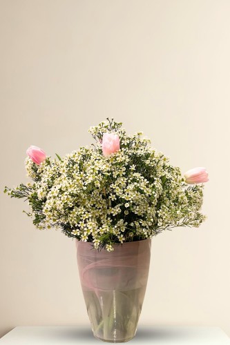 ورد طبيعي في فازه