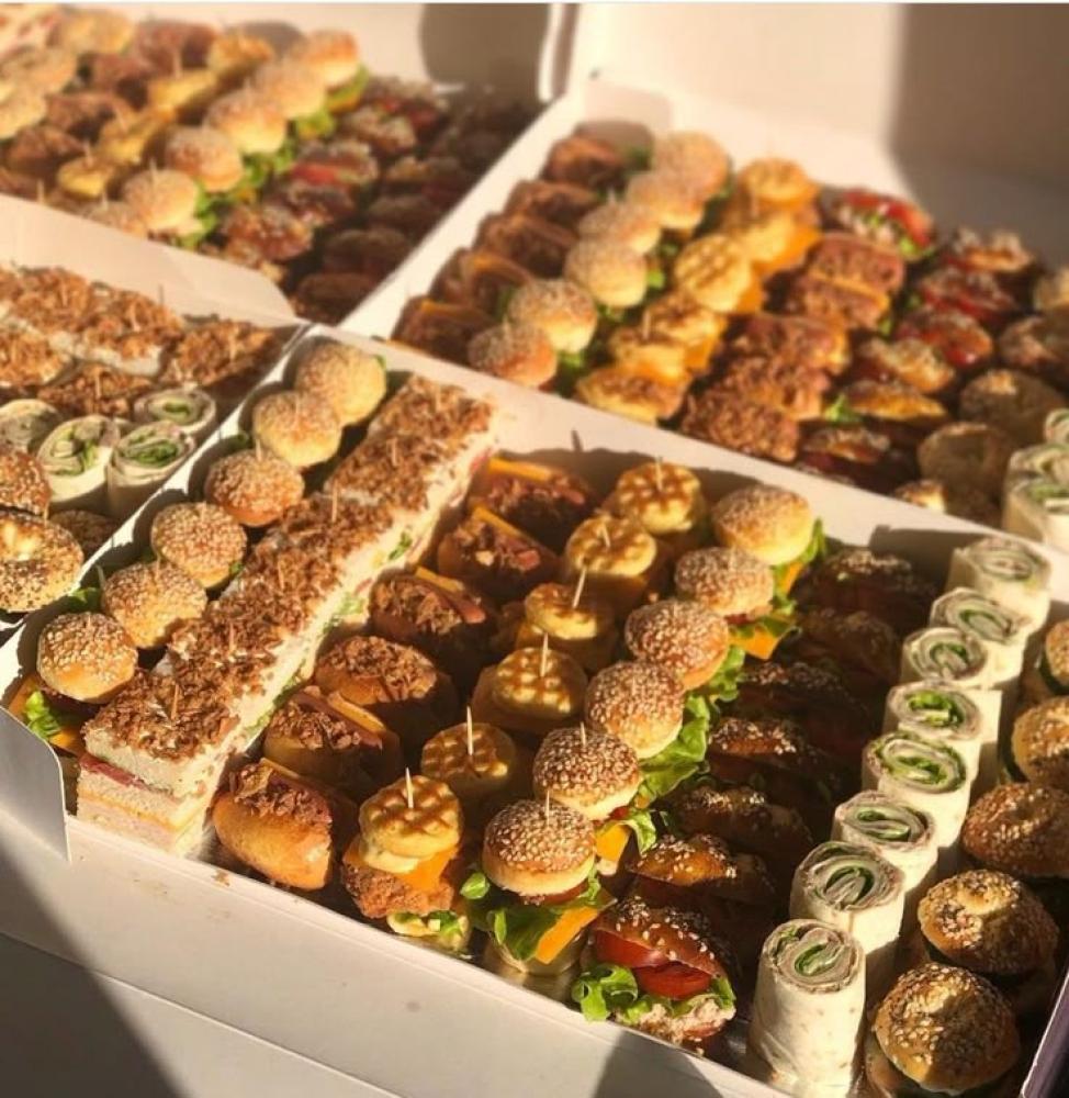 خدمات الكاترينج للمناسبات الخاصة: بوفيه مفتوح في منزلك أو قاعتك من “المخبز