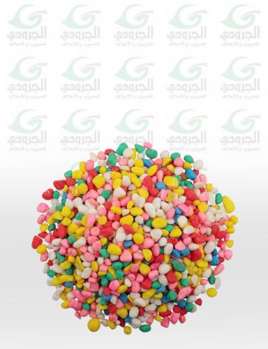 Makukulay na pandekorasyon na bato para sa mga tangke ng isda