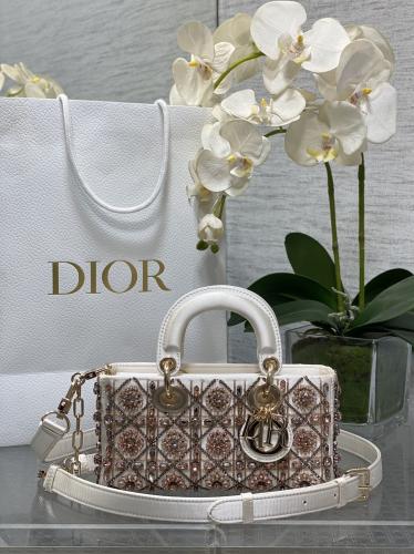 ديور (Dior) - Universe store ديور (Dior) - Universe store