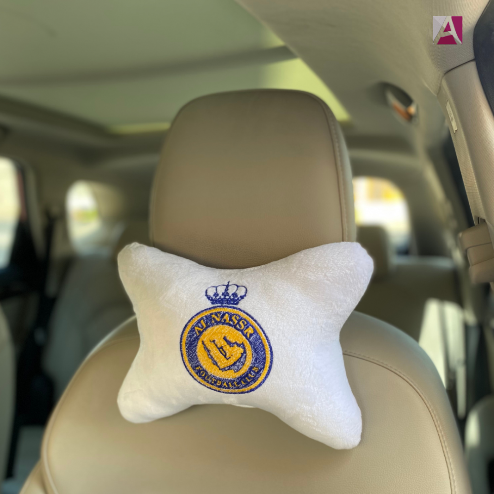 مخدة سيـارة مُطرزة شعار النصر