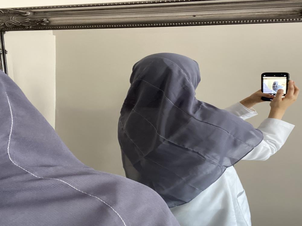 طرحة ليزر مخططة لون رمادي