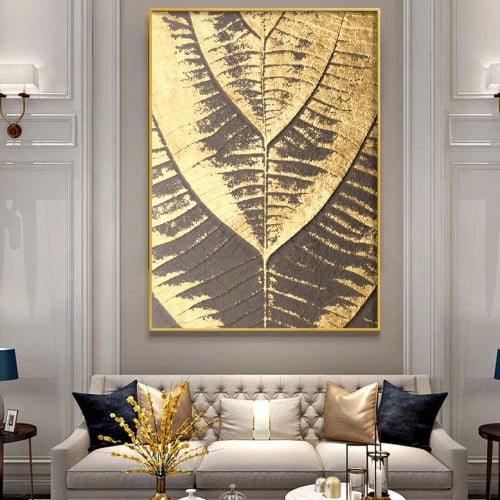 ورقة شجر باللون الأسود والذهبي