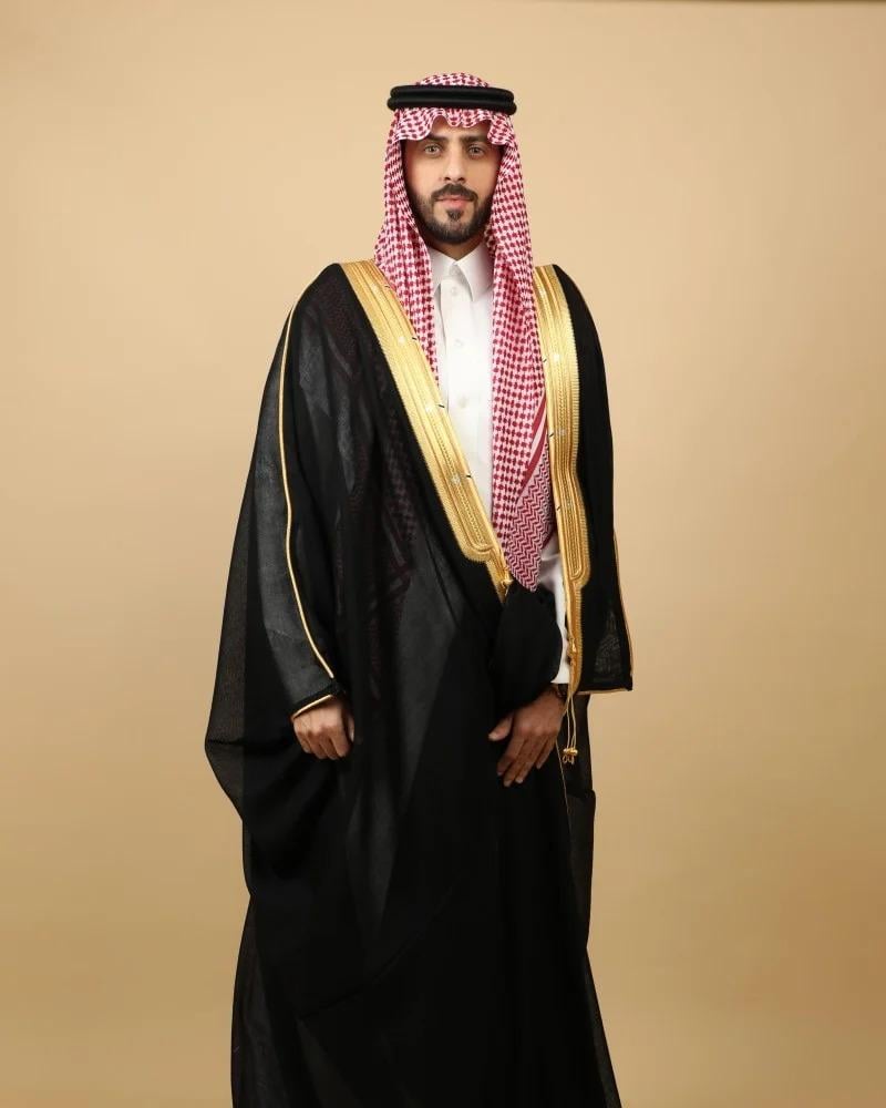 سر المحترفين: كيف تصفط البشت في ثوانٍ وتحميه من التجاعيد والتلف؟