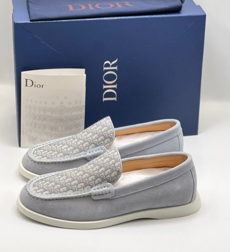 حذاء Dior رمادي