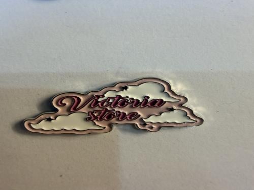 ستيكر معدني شعار فكتوريا ستور