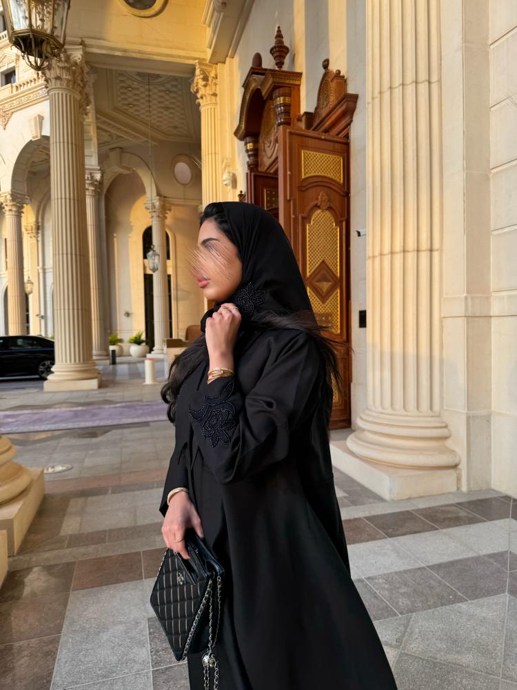 عباية منار اسود