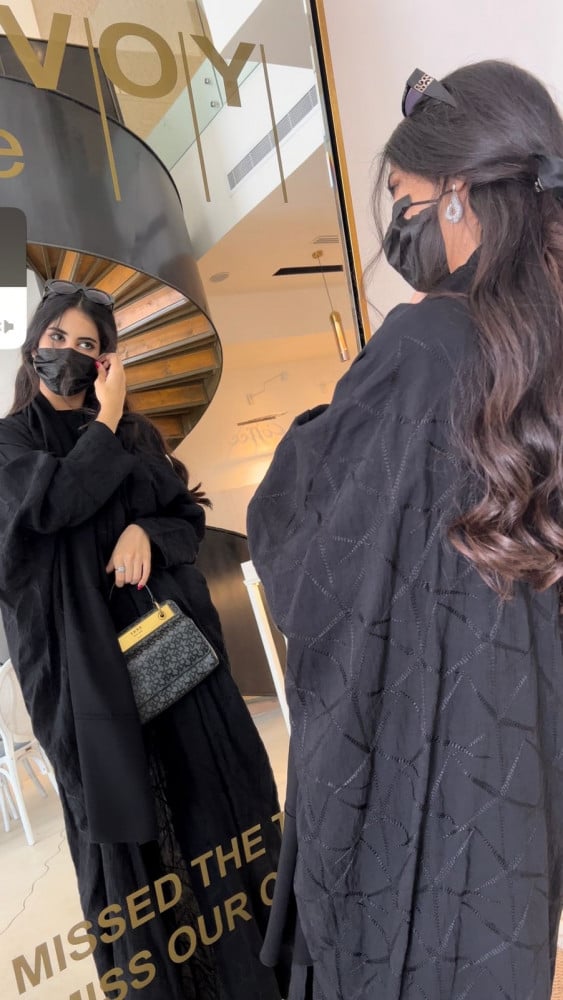 عباية بشت مطرز بالكامل