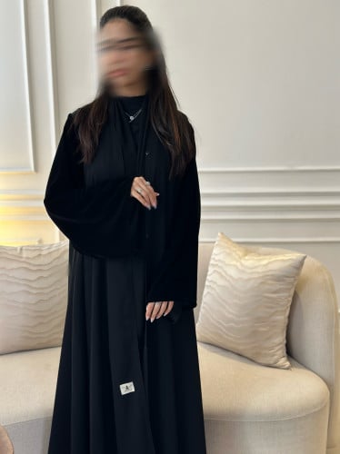 عباية اكمام مخمل