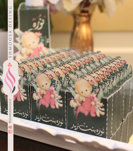 ثيم طفله و لعبه