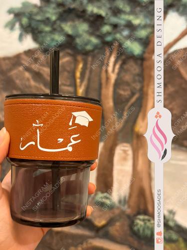 كوب بمسكة جلد