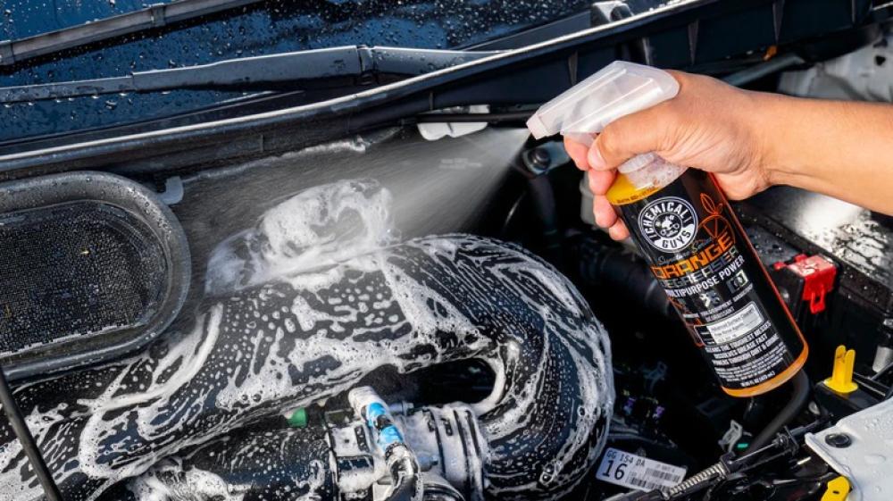 كيف تختار أفضل منظفات مكينة السيارات لاستعادة قوة وأداء المحرك؟