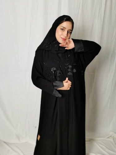 عباية بتطريز ناعم