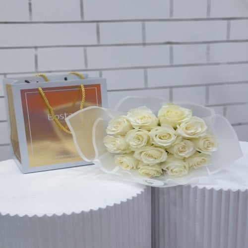 15 وردة ابيض مع تشوكلت بستاني 15 white roses with...