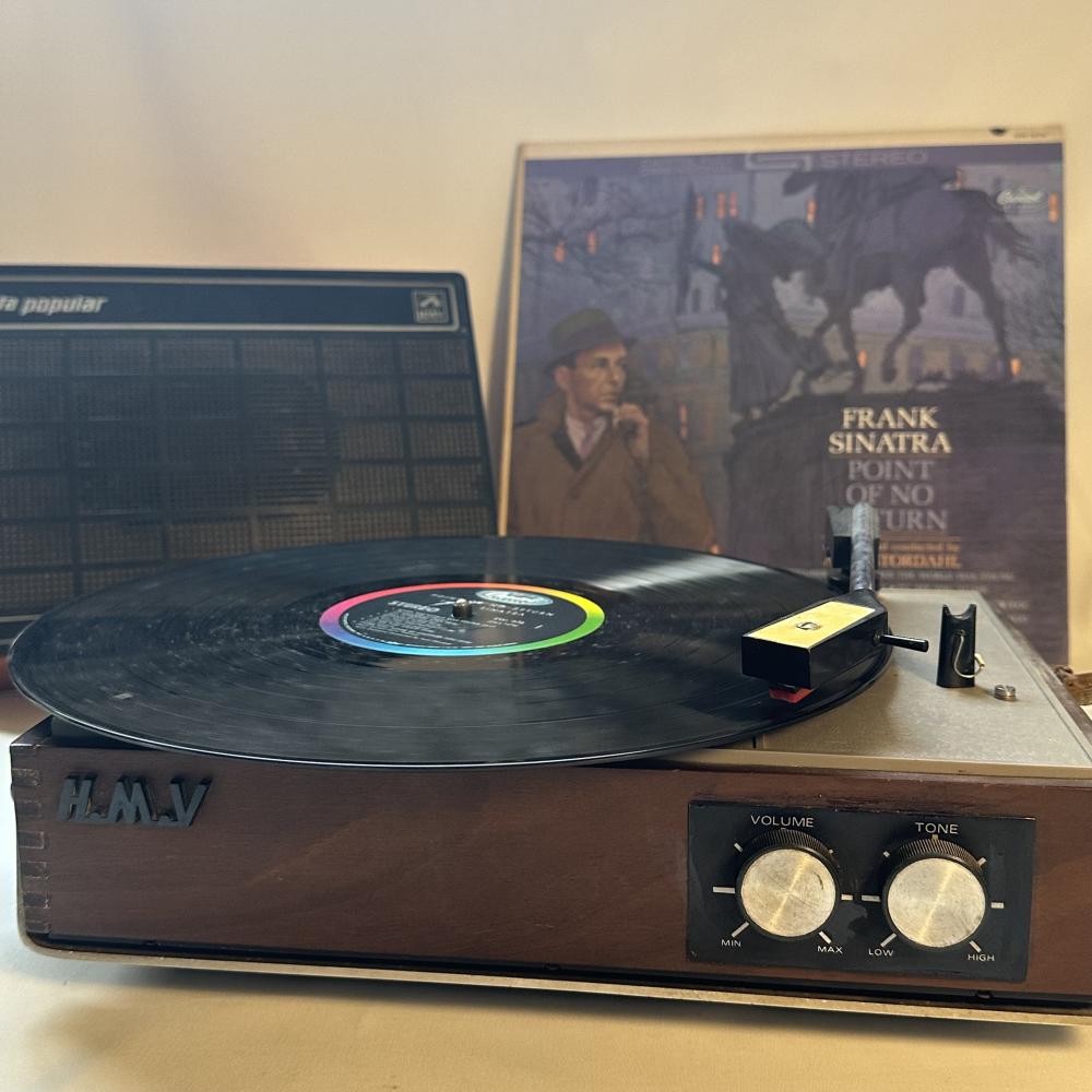 مشغل اسطوانات عتيق (بكم) hmv fiesta popular