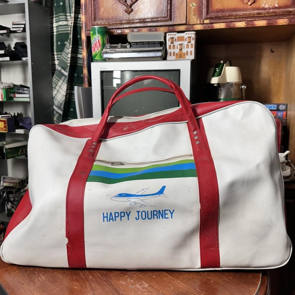 شنطة سفر قديمة جلد - رحلة سعيدة - Happy Journey - إصدار نادر من الخطوط السعودية