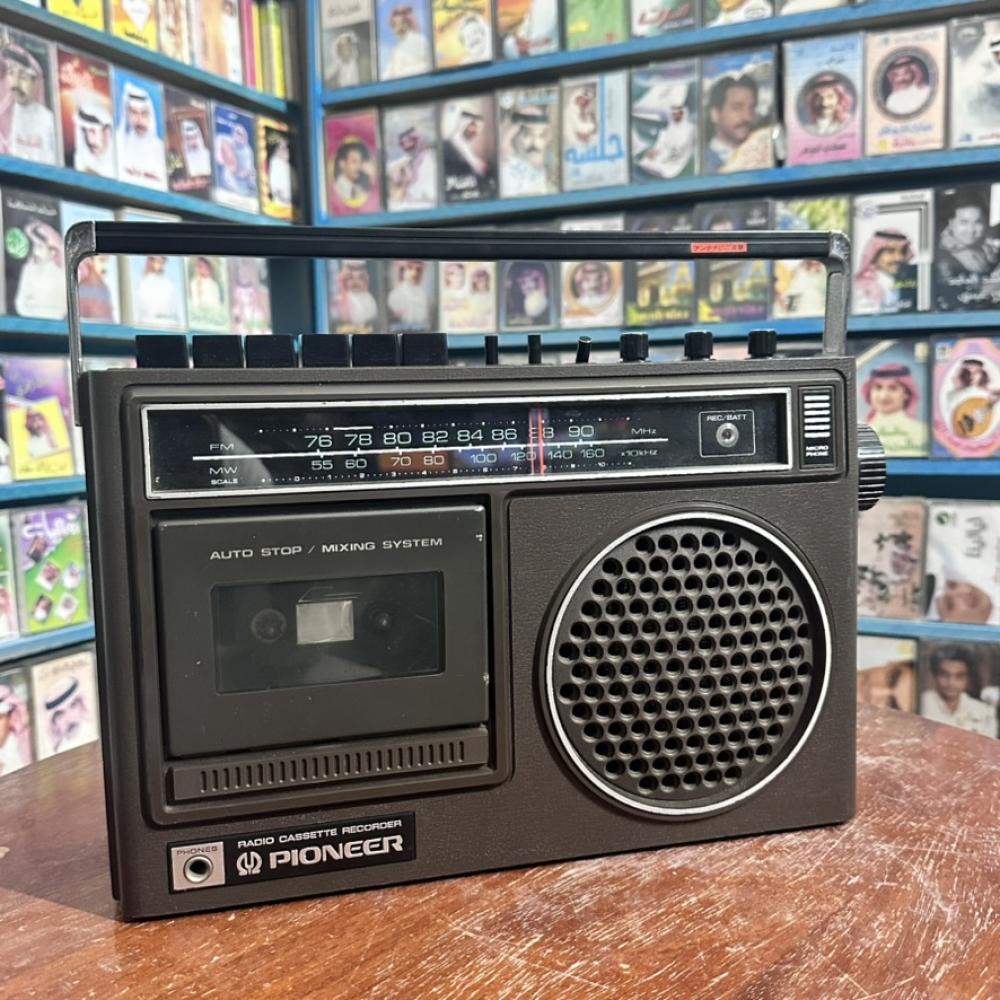 مسجل كاسيت وراديو محمول — Pioneer Radio Cassette Recorder