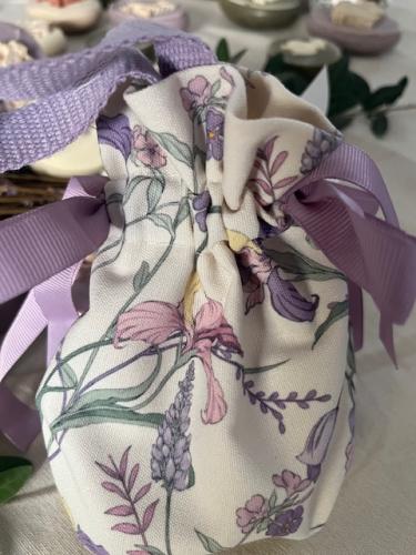 كيس قماشي مزين بازهار اللافندر