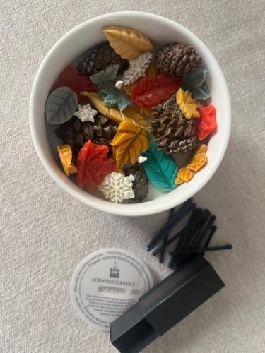 شمعة خريف بفتيلتين