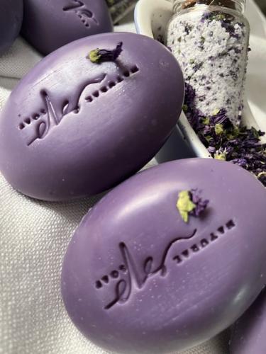 صابون بزهور البنفسج
