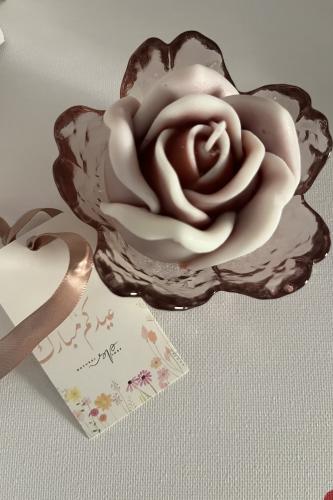 شمعة ورد مع شمعدان زجاجي