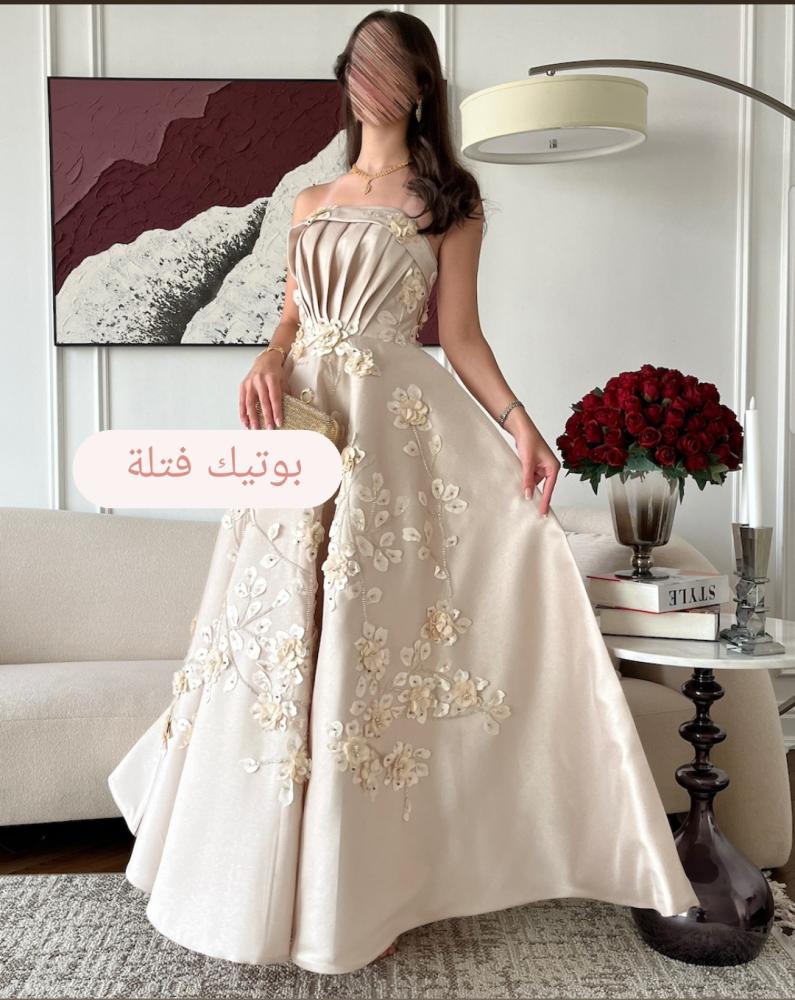 فستان منيفه