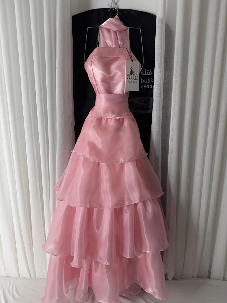 فستان نجلاء