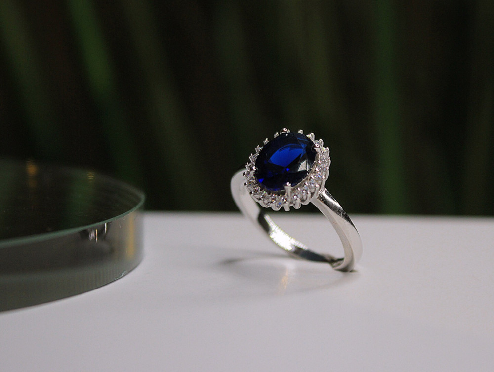 أطقم فضة رقيقة