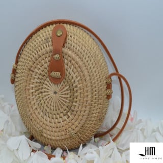 حقيبة من الخوص الطبيعي