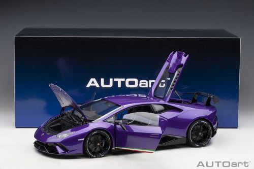 Lamborghini Huracan Performante (Viola Pasifae) Brand: Autoart  Color: Purple  Scale: 1/12