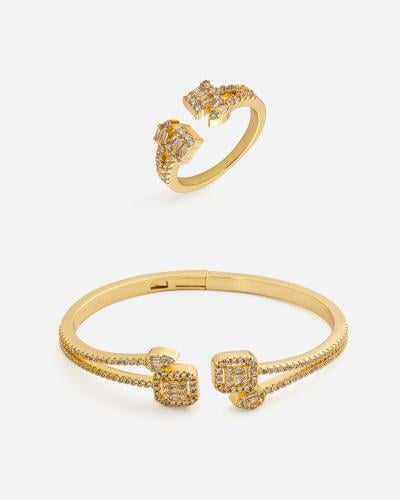Attractive bracelet and ring set in gold