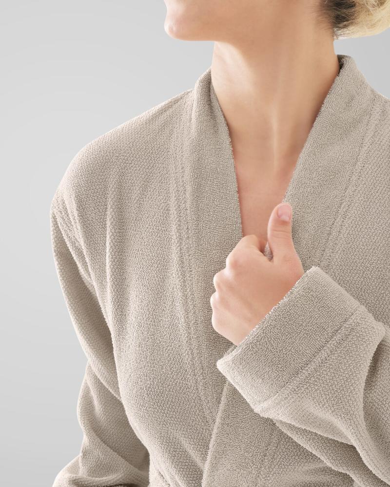 Attractive beige bathrobe اختر المقاس:(M)