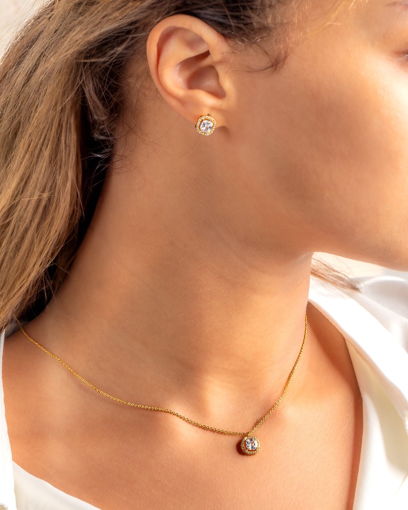 Elegant women's set in gold