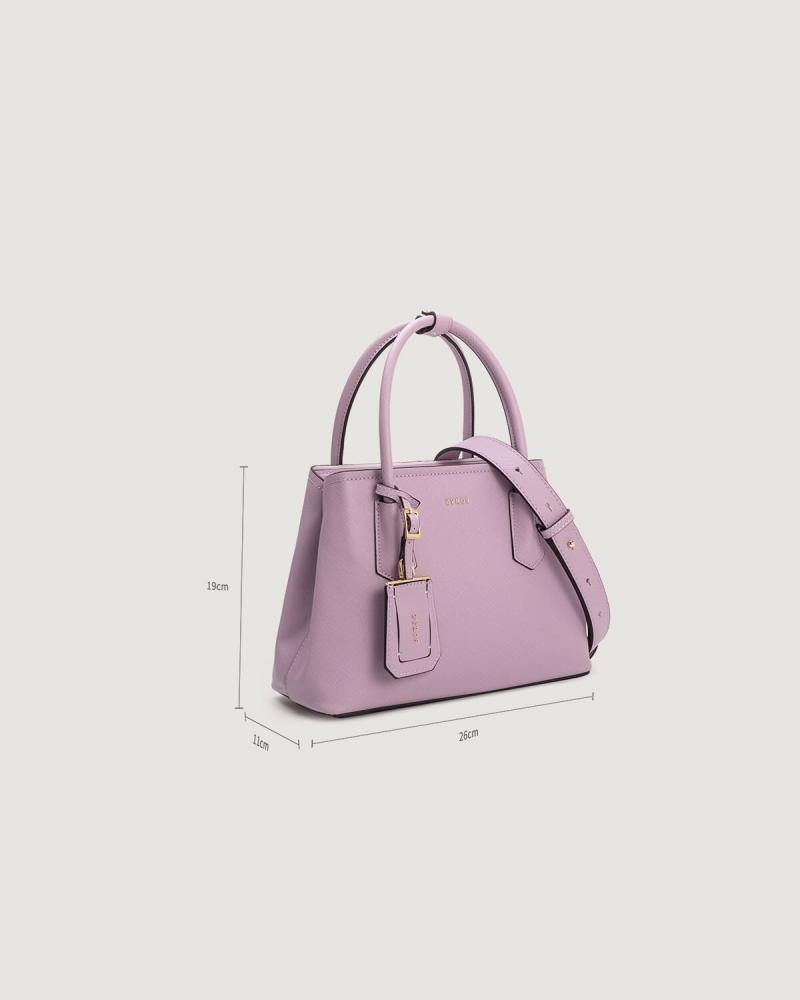 A large women's bag for your everyday look