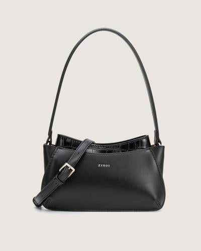 Medium-sized bag in its distinctive black color
