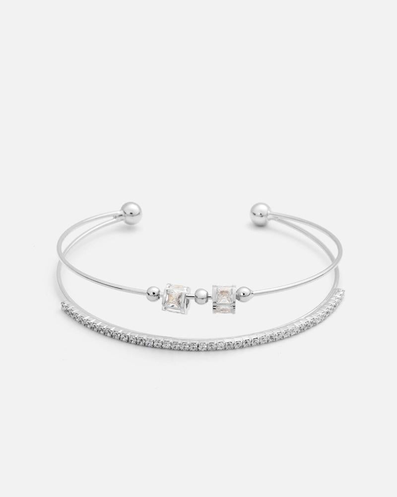 Women's gift set including watch and bracelets