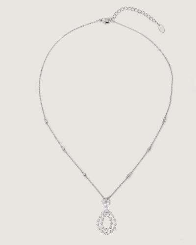 A necklace that reflects your taste in silver