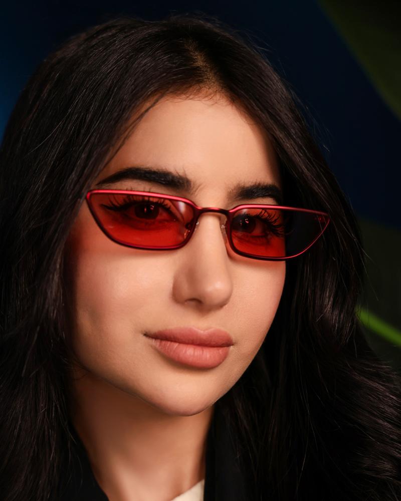 Unisex sunglasses with an innovative design in red