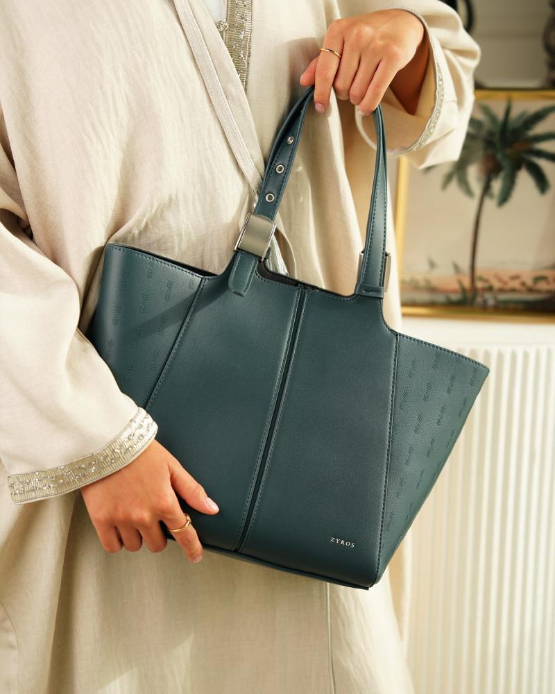 A medium-sized women's bag for your practical look