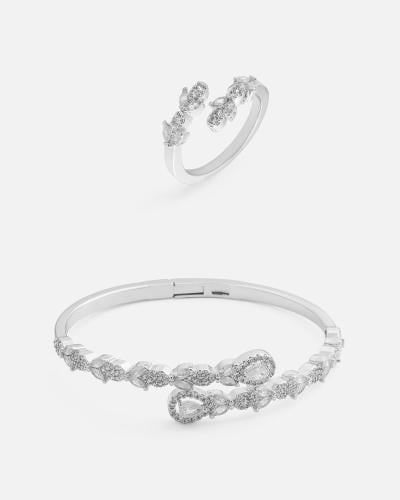 Attractive bracelet and ring set in silver