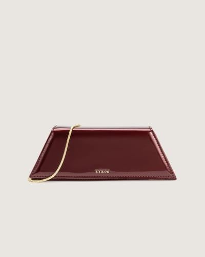 Medium-sized women's handbag for special occasions in burgundy color