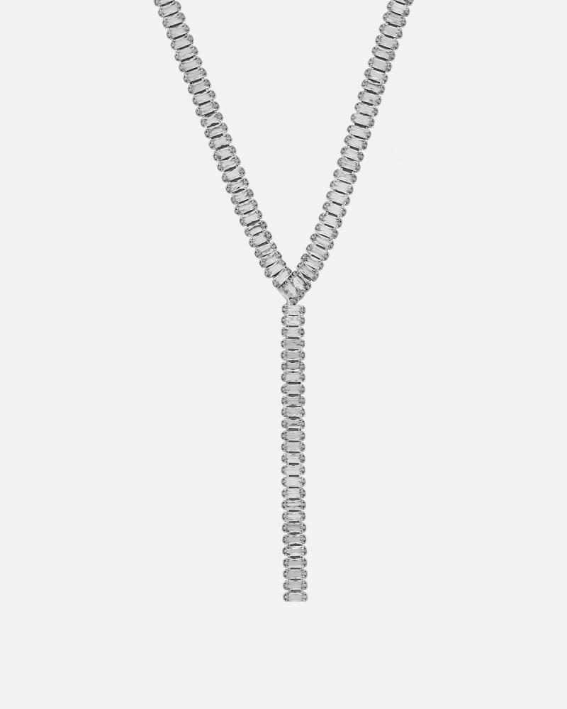 Women's necklace with a luxurious design in silver color