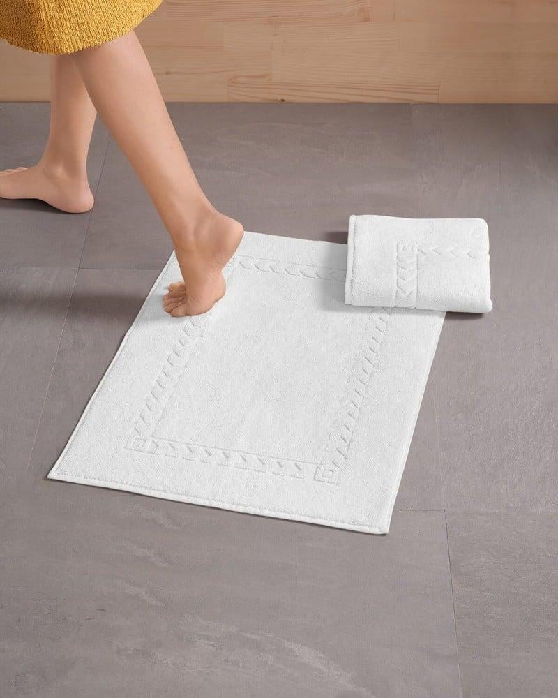 Two-piece set of white floor towels