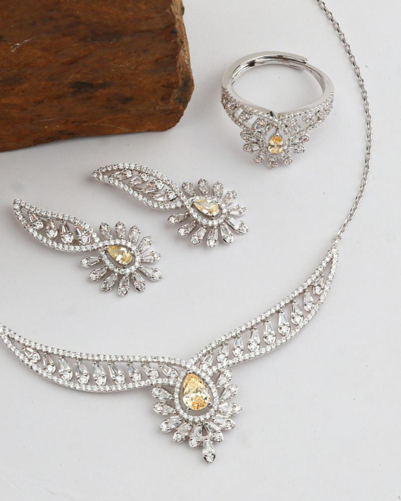 Luxury women's accessory set in silver and yellow