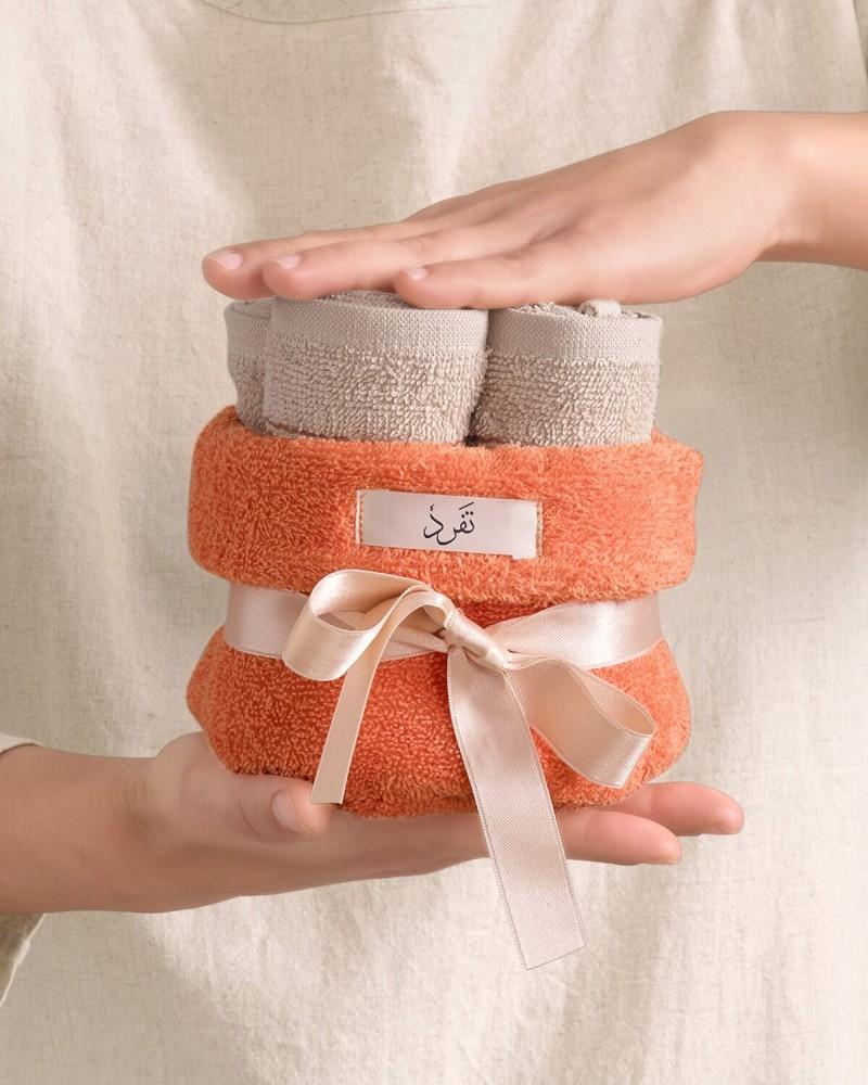 Set of 4 beige hand towels
