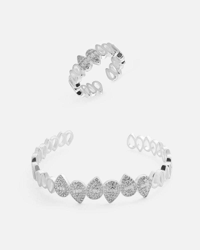 Eye-catching bracelet and ring set in silver