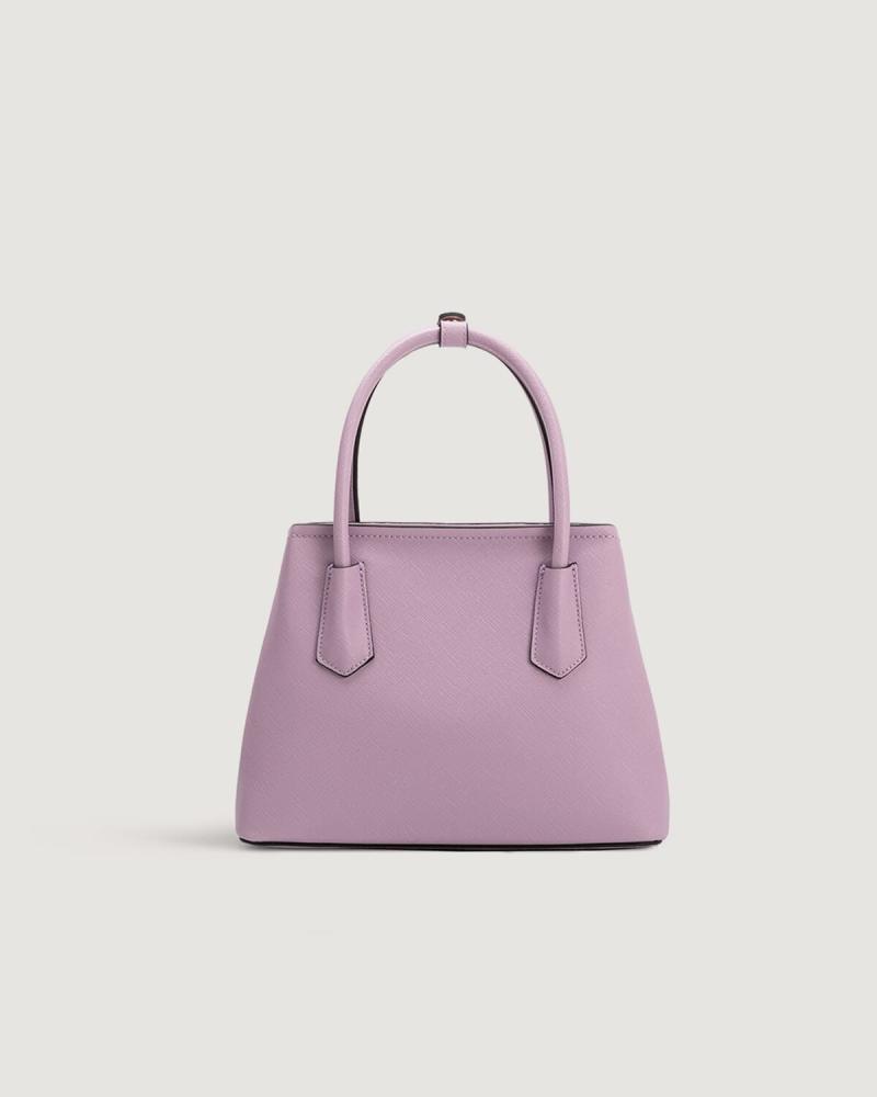 A large women's bag for your everyday look