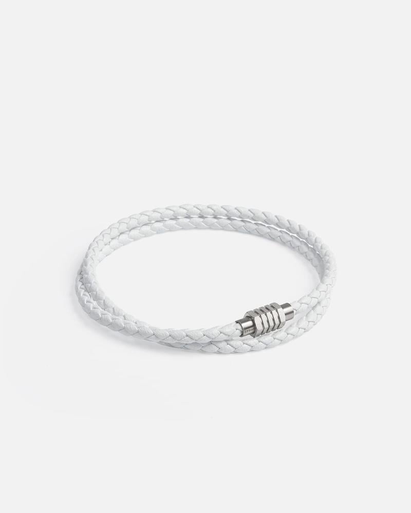 اسوارة بتصميم ملتف باللون الأبيض