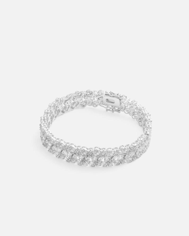 Women's bracelet with a luxurious design in silver