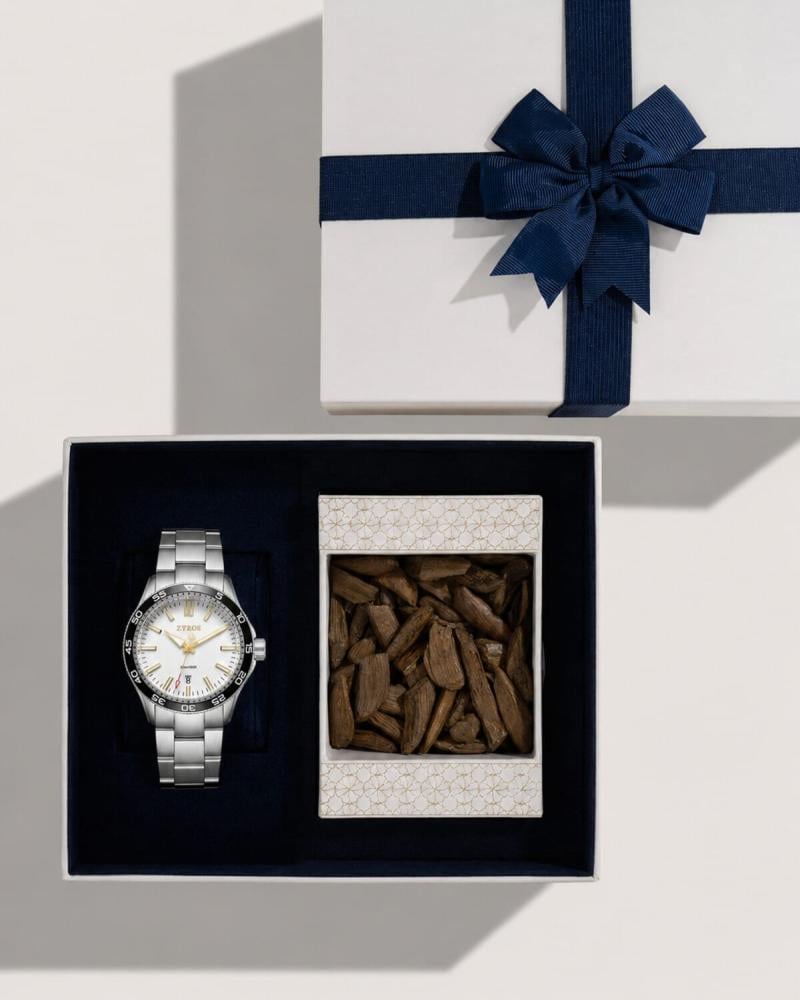 【非売品】ヴィラロドラ　gift box Men's Gift Set with Silver-Tone Watch and Bakhoor|Zyros Official
